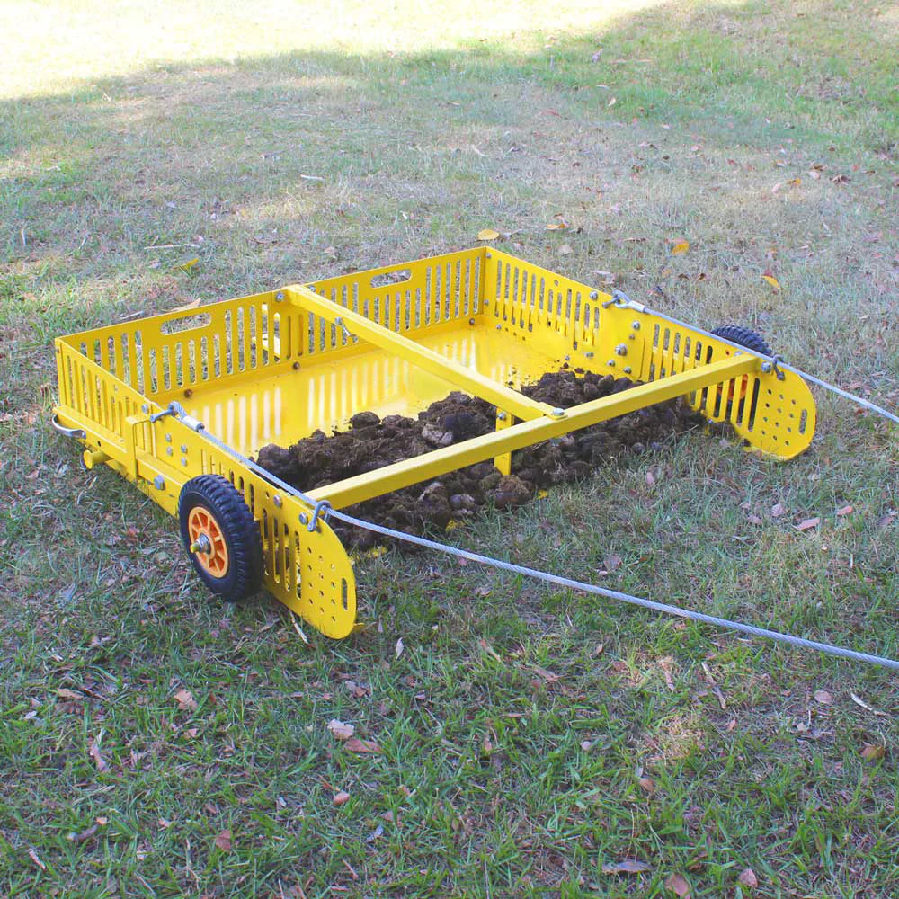 Scoop'N'Tow Manure Scooper